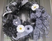 24" SPURS MESH WREATH Decorated in Black, Silver and White