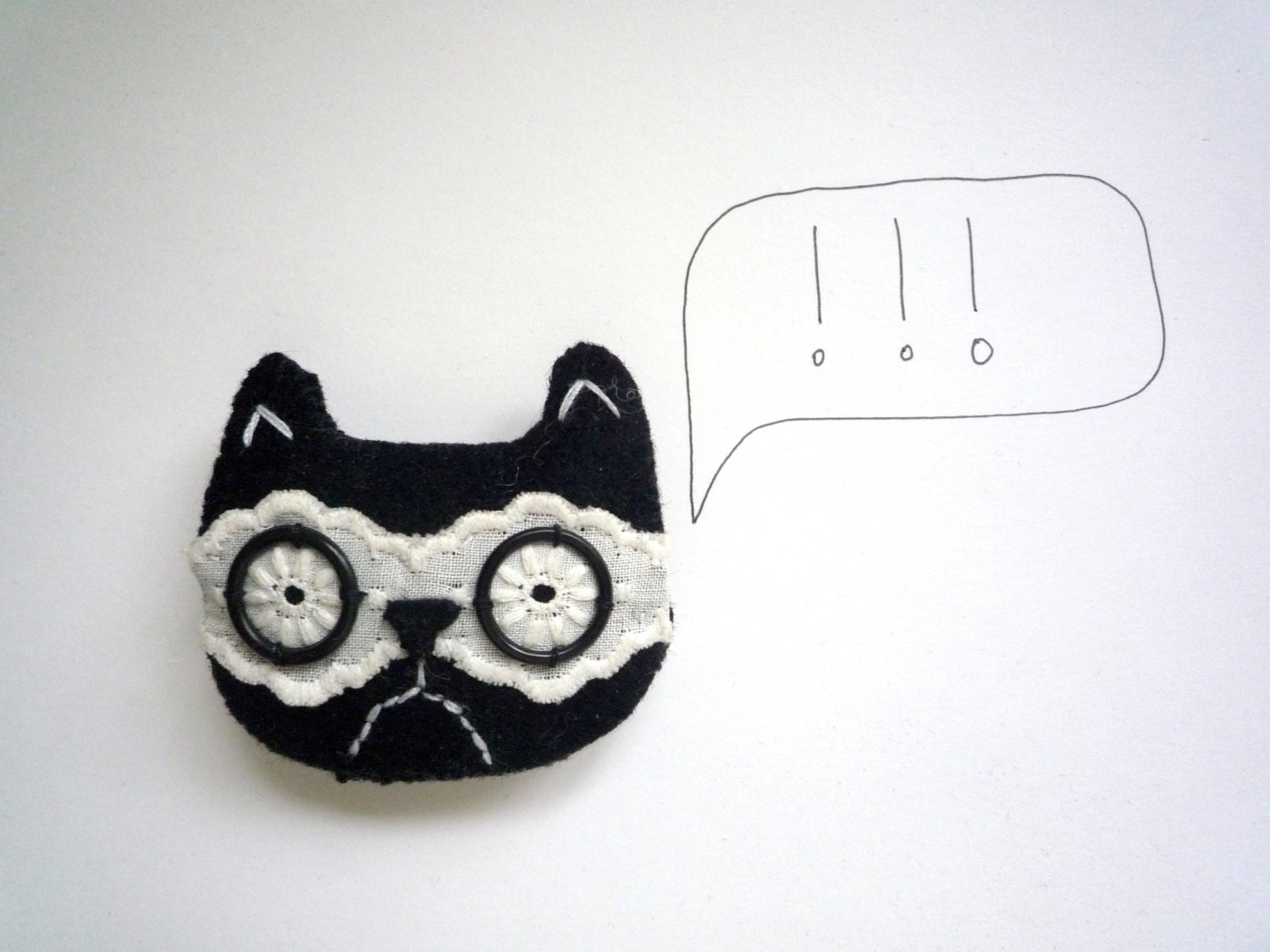 Grumpy cat  - felt and lacy brooch by Wassupbrothers
