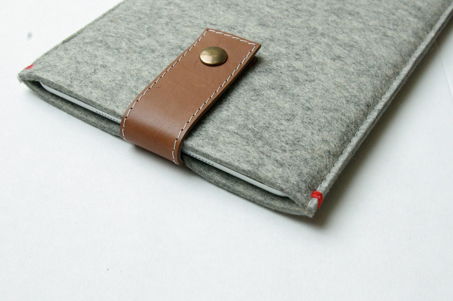 IPAD MINI COVER felt  - light grey wool felt with leather closure - Nexus 7 - Handmade in Holland - premium