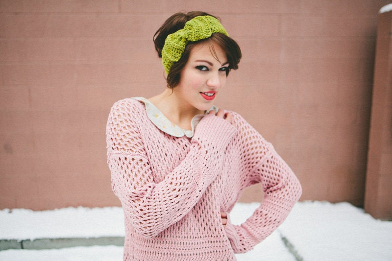 Crochet Mini Bow Tie Ski Headband in Apple Green