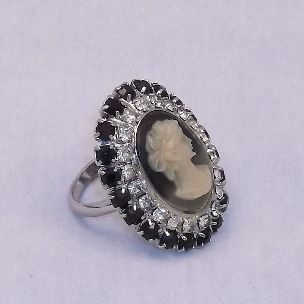 Black Rhinestone Cameo Ring Vintage 1950s 1960s Mad Men