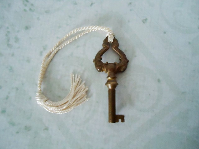 Edison Brass Phonograph Key - Vintage Kissing Fish Brass Key - Double Dolphin Brass Key