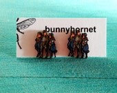 Abroad - Three Siblings Stud Earrings