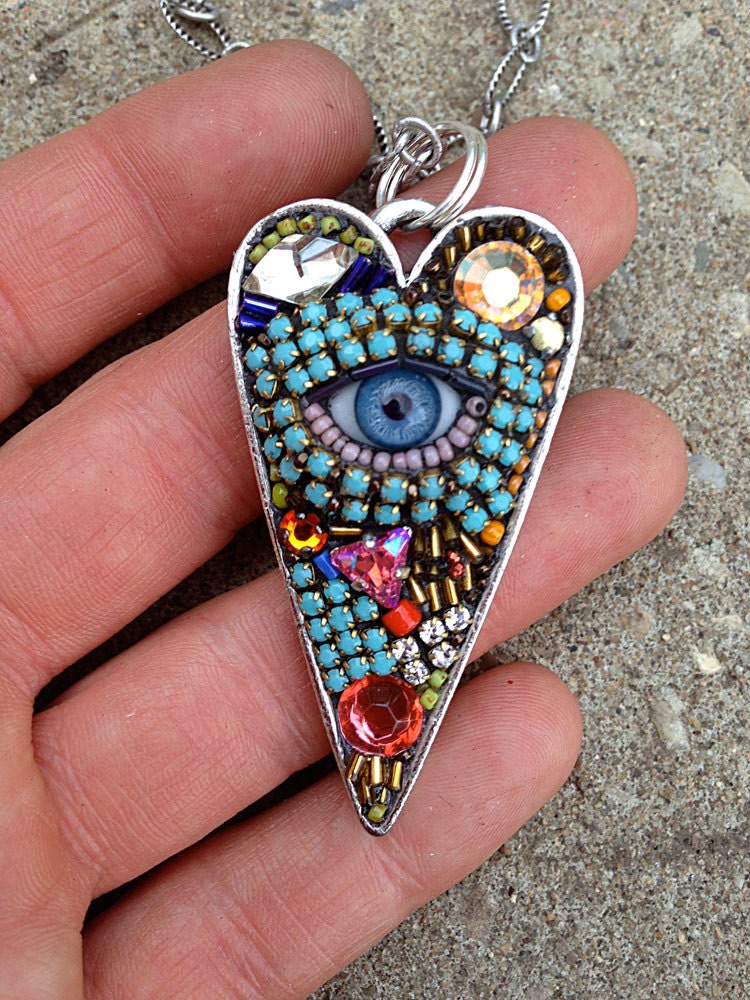 Large Eye Heart Pendant (blue)