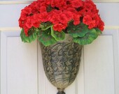 Summer Wreath, Red Wreath, Red Geranium Wreath, Outdoor Wreath, Floral Door Pocket Arrangement, Geranium Door Wreath Alternative