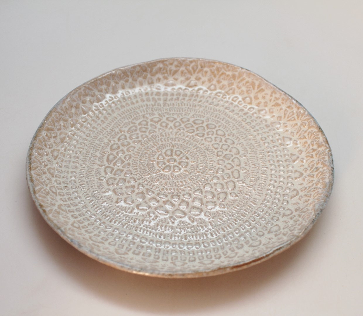 Lace Plate in Coconut cream