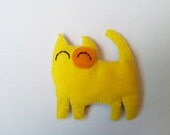 Yellow cat pin brooch