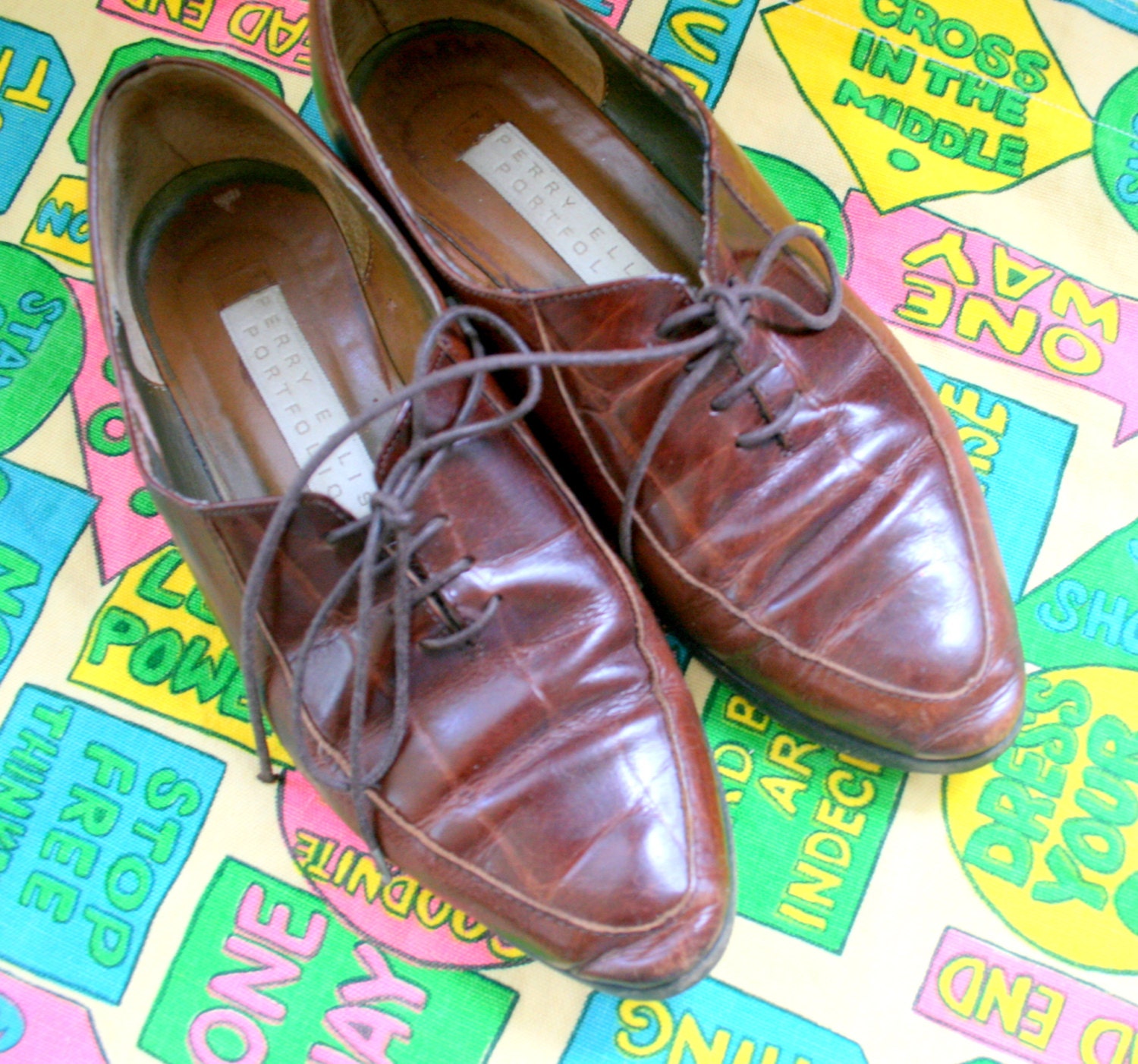Vintage LEATHER OXFORDS...size 6.5 womens.....classic. shoes. burgundy. perry ellis. flats. loafers. shoes. mod. librarian. secretary.