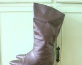 Vintage NATURALIZER BOOTS...size 8.5 womens....calf length. 1980s boots. urban. hipster. boho. hippie. shoes. boots. brown boots. retro.
