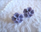 Pastel purple flower stud earrings. Flower studs post Earrings. Bridesmaids jewelry Shabby chic/victorian/Boho/vintage.