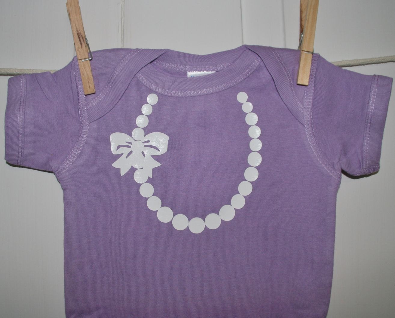 The Carrie Pearl Necklace with Bow in Lavender