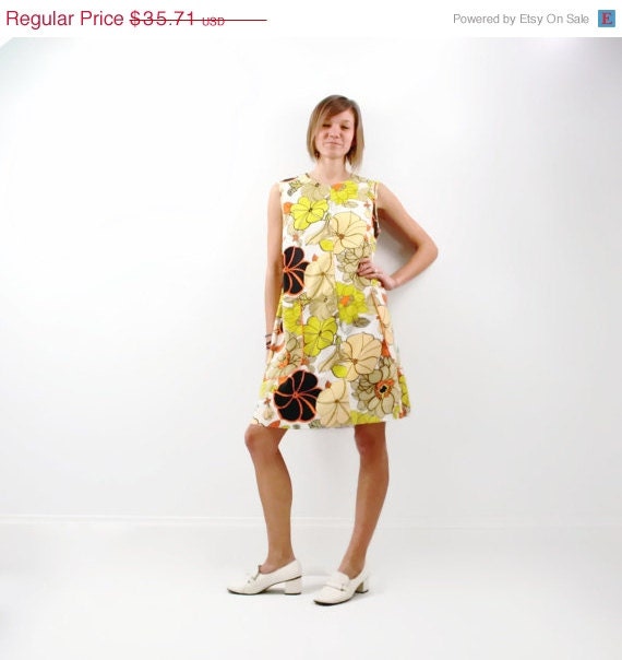 ON SALE Vintage A Line Dress in Flower Power Print