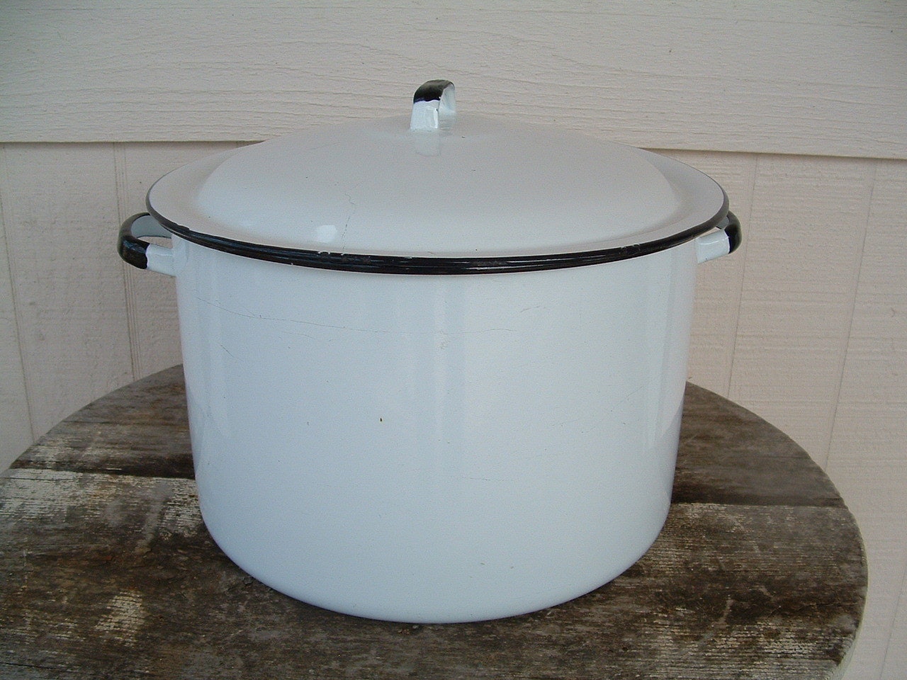Cottage Charm White Enamel Pot