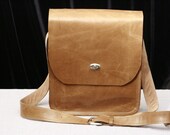 Handmade Leather Bag (commuter), pockets with zipper top