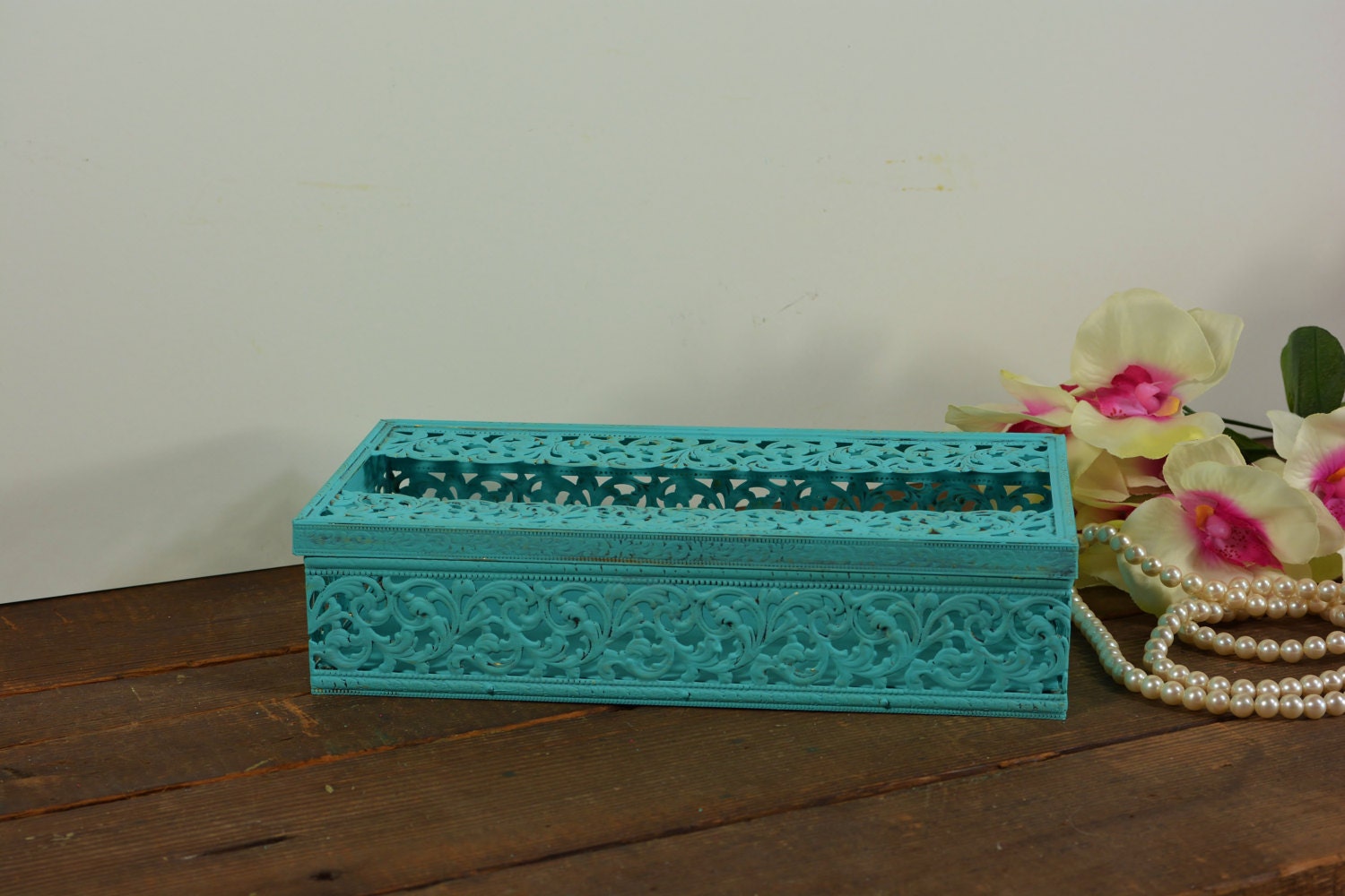 Vintage tissue holder / distressed / light turquoise / metal tissue box cover