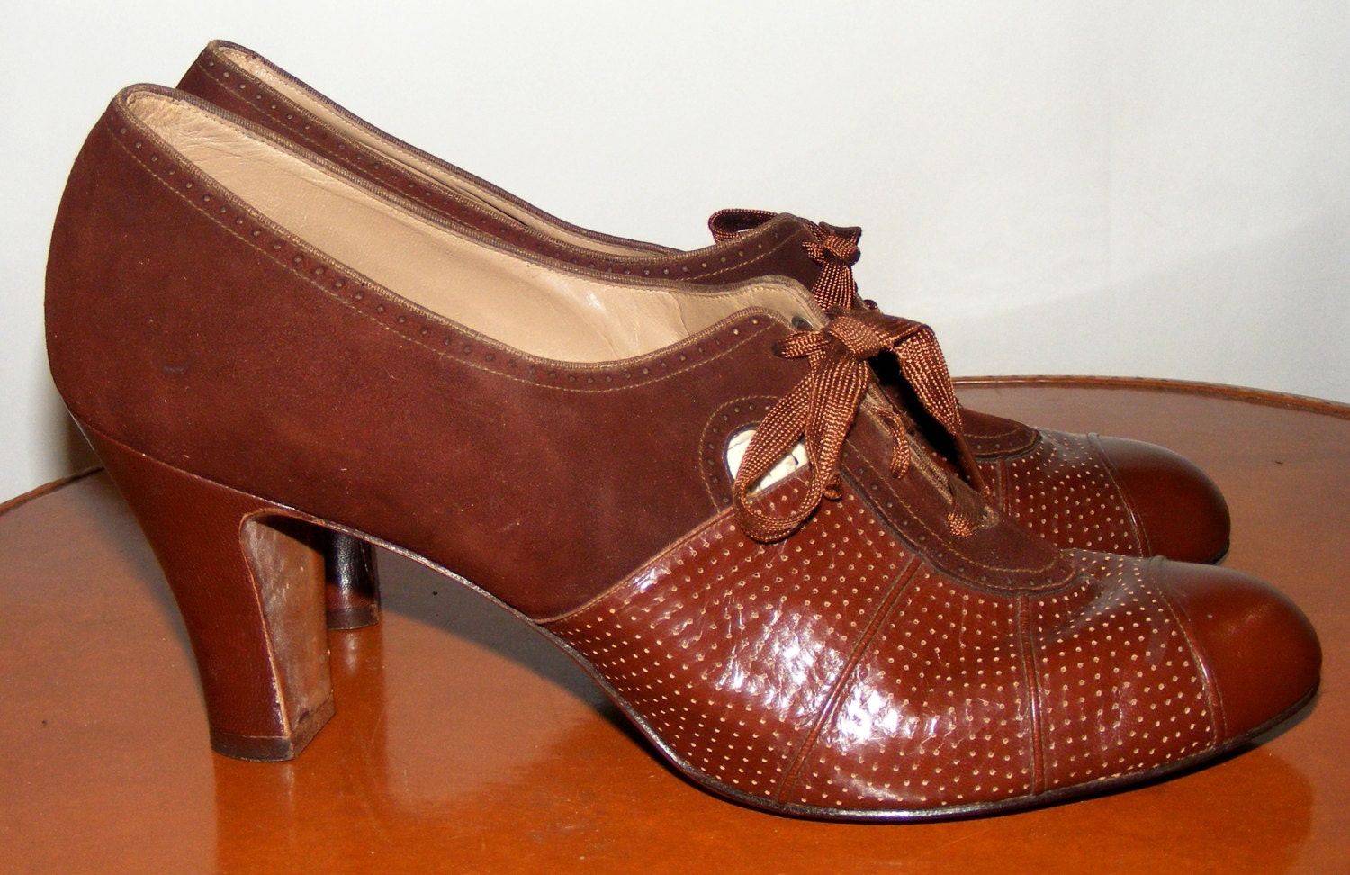 30% Off Select Shoes Sale/ Vintage 1930s Brown Leather Spectator Pumps Womens Depression Era Pre WWII Shoes 7 to 7 1/2 N
