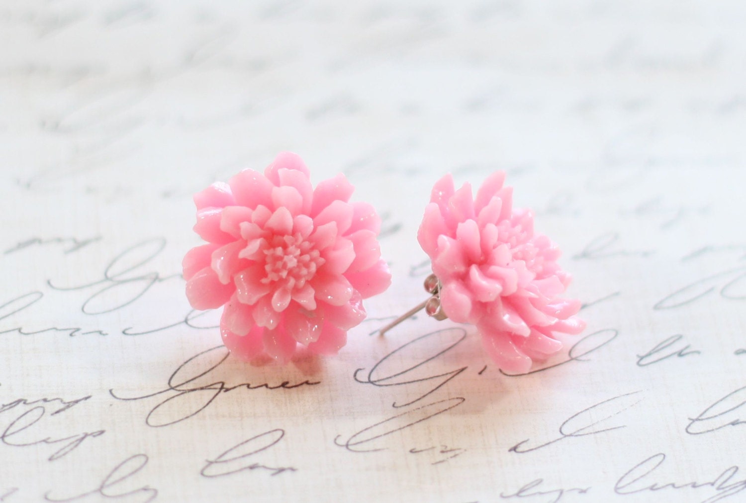 Vintage Baby Pink Mum Earrings - Soft Pink Earrings - Baby Pink Bridesmaid Earrings - Pink Wedding - Cream Earrings - Flowergirl Earrings