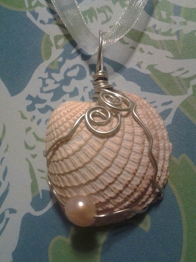 sweet Costa Rica Cockle Shell and peach fwp Silver Pendant