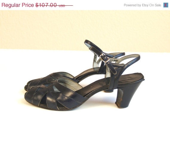SALE vtg 40s navy leather CUT OUT babydoll Heels pumps 8 peep toe art deco bombshell
