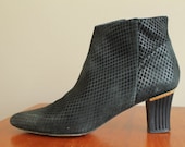 80s / 90s Black Leather Gold High Heel Ankle Boots 6
