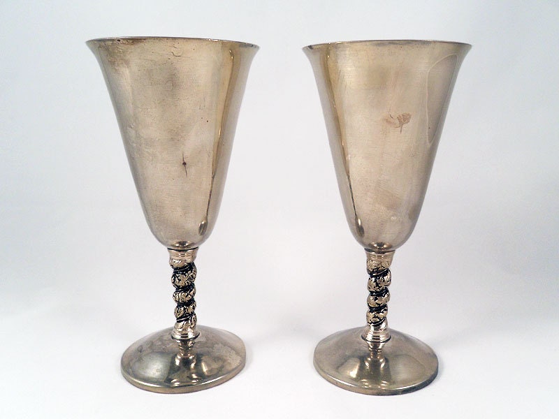 Pair of 9 oz. 7" tall Silver Plated EPB UMOS goblets Spain Leaf Laurel Stem