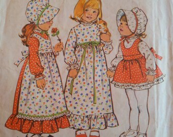 Vintage 1970s Girls Sewing Pattern Holly Hobbie Dress and Pinafore Apron Simplicity 6635 Breast 20"