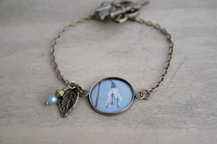 Mint Green Botanical Bracelet - Flower Bracelet - Antique Brass Bronze - 1 Large Epoxy Glass Cabochons - Deutzia Scabra