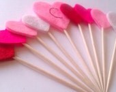 Wedding/party cupcake topper hearts - set of 8 plus 1 bigger with letter/number - white, pink, fuchsia and red Il_170x135