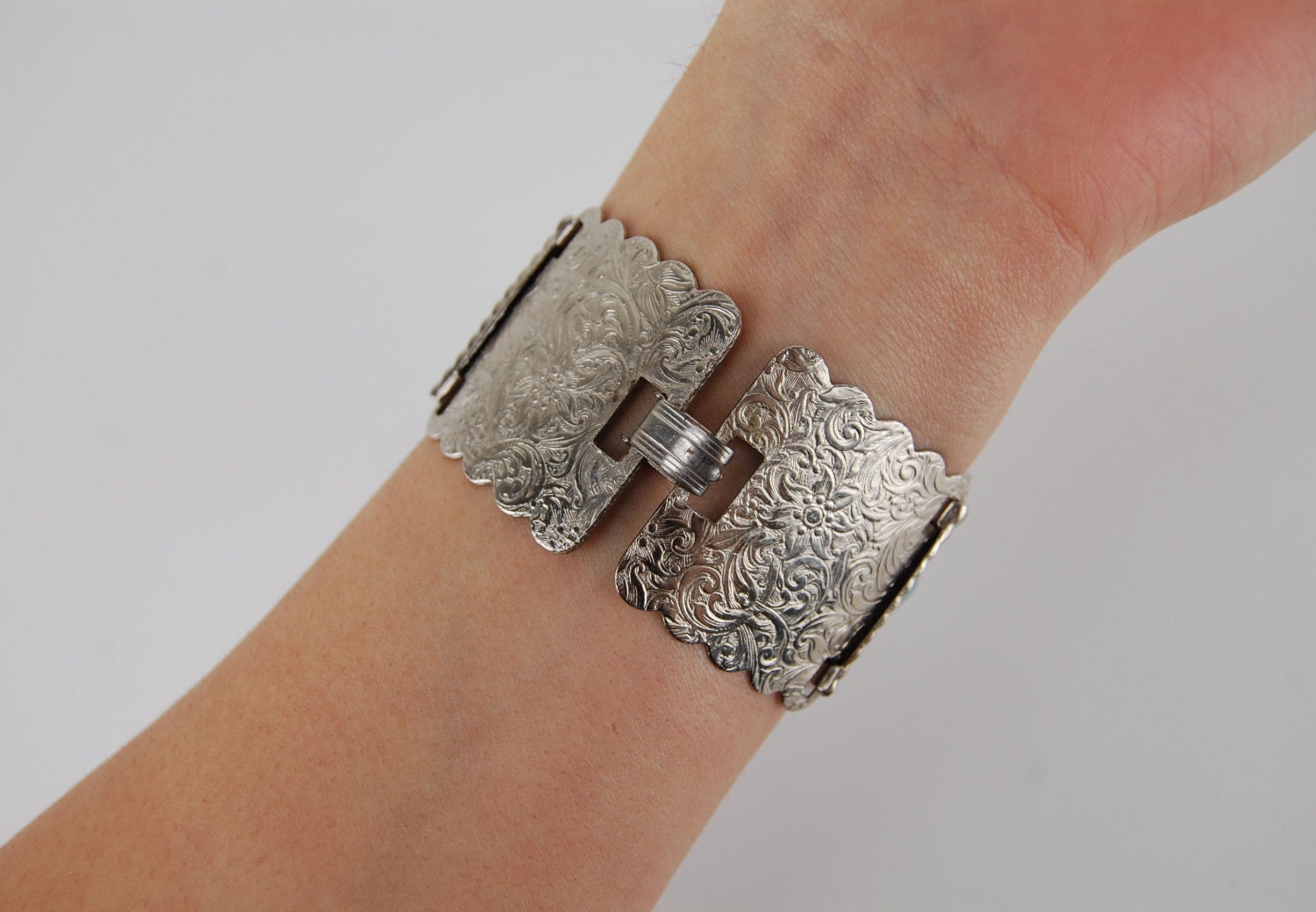 Vintage Faux Turquoise Stone Silver Link Bracelet