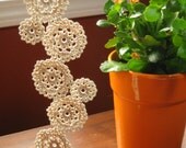 Doily lace : Connected small flowers A