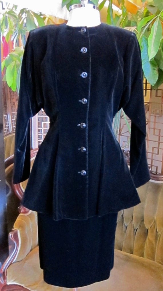 Designer VELVET VALENTINO BOUTIQUE 1980s does 1940s black skirt suit