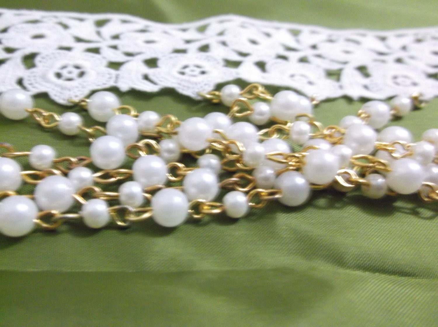 Vintage lace bridal-style choker perfect for costuming