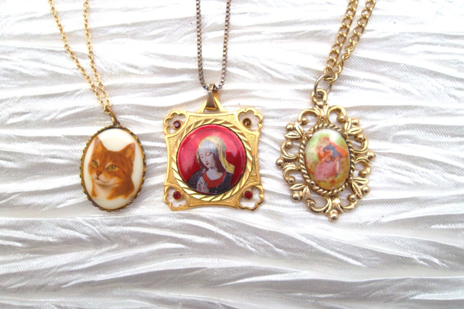 Vintage cameo pendant necklace jewellery jewelry CAT Mary religious lovers JOB LOT costume gold