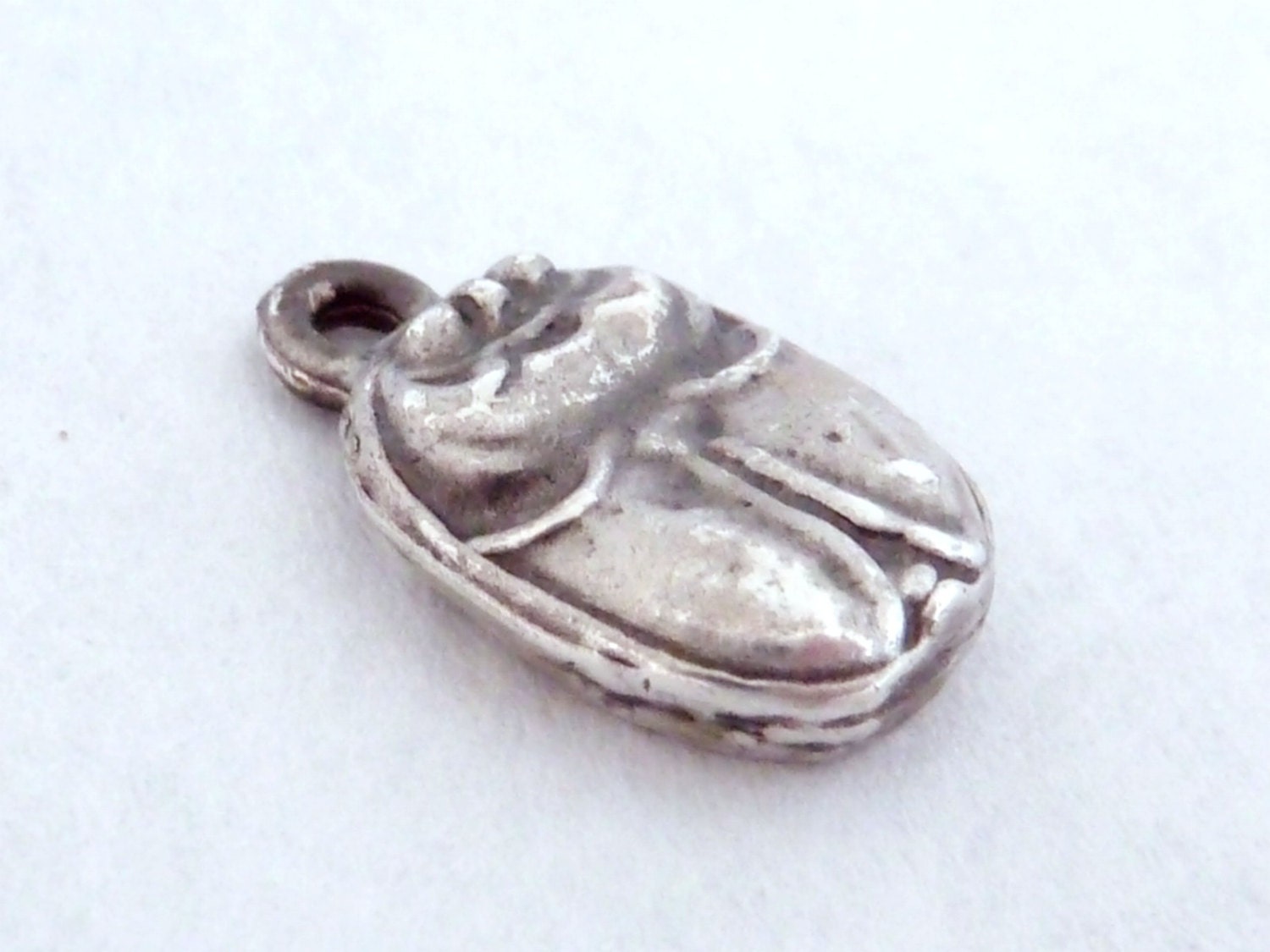 Vintage Pewter Egyptian Scarab Bug Charm Pendant for Bracelet of Necklace 17338