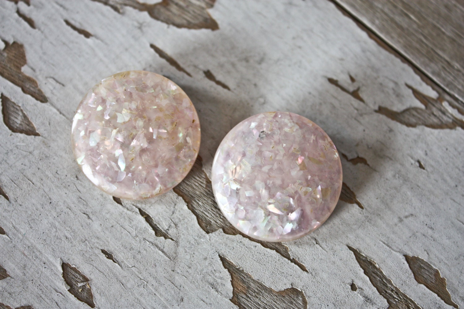 Vintage 1930's 40's Round Ivory Confetti Lucite Earrings