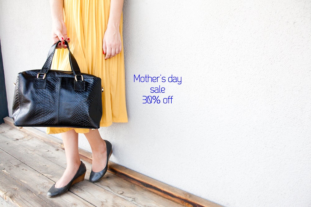 30% off Black leather Traveling bag
