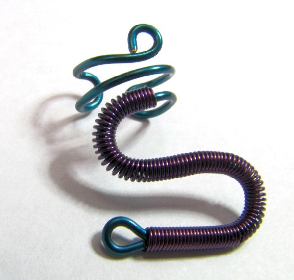 S Ear cuff - Green/Purple