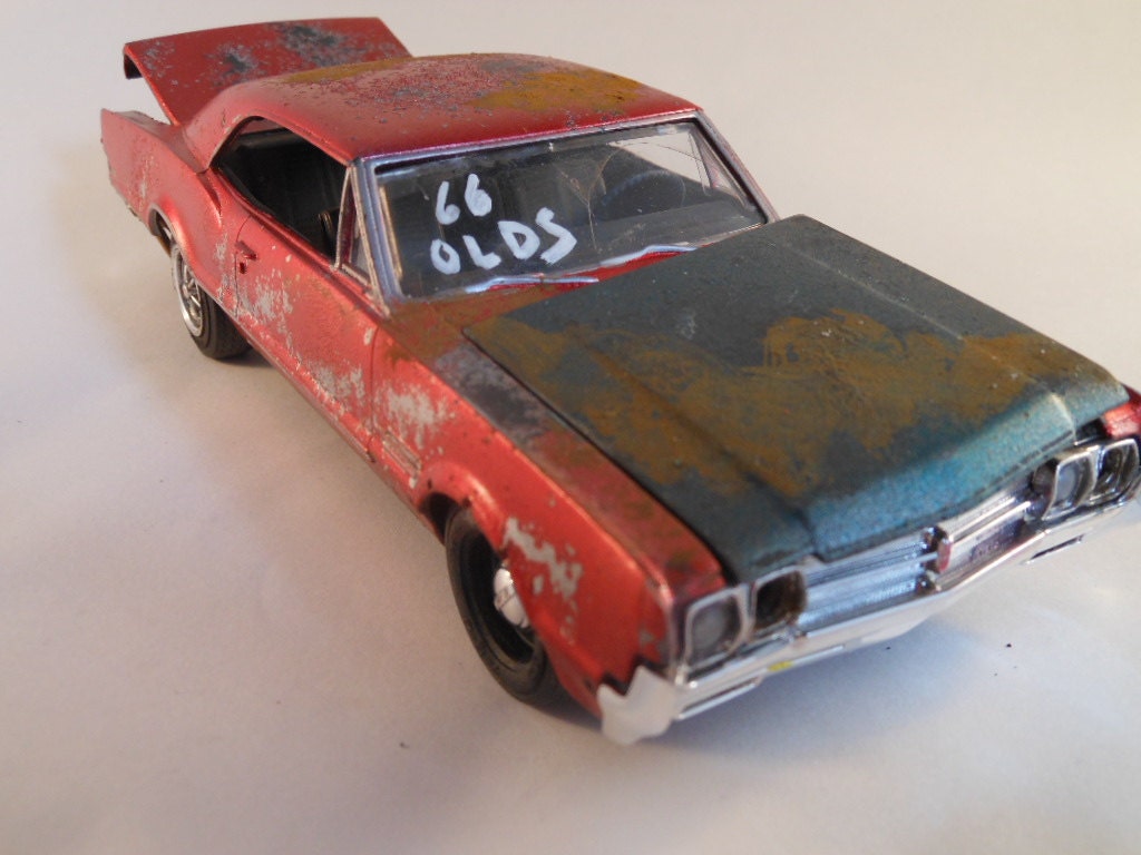 1966 Oldsmobile 1/24 scale model car in red