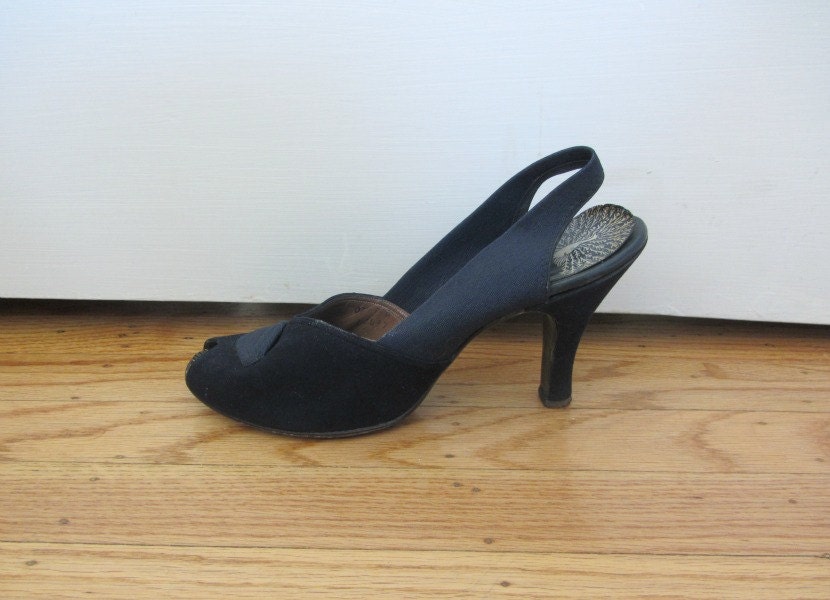 40s shoes . 1940s vintage shoes . navy slingback peeptoe heels