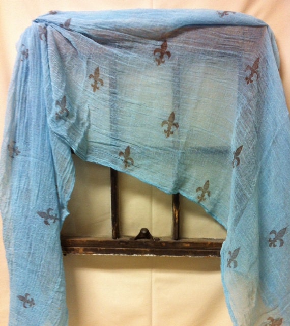 Turquoise With Brown Fleur de Lis Cottage Cloth
