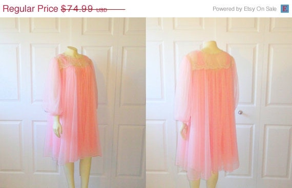 40% OFF Vintage Nightgown & Peignoir 50s 60s Mad Men Double Layer Peach Pink Chiffon Beige Lace Size medium to large