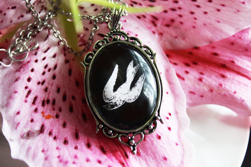 Elizabeth's Bird Necklace
