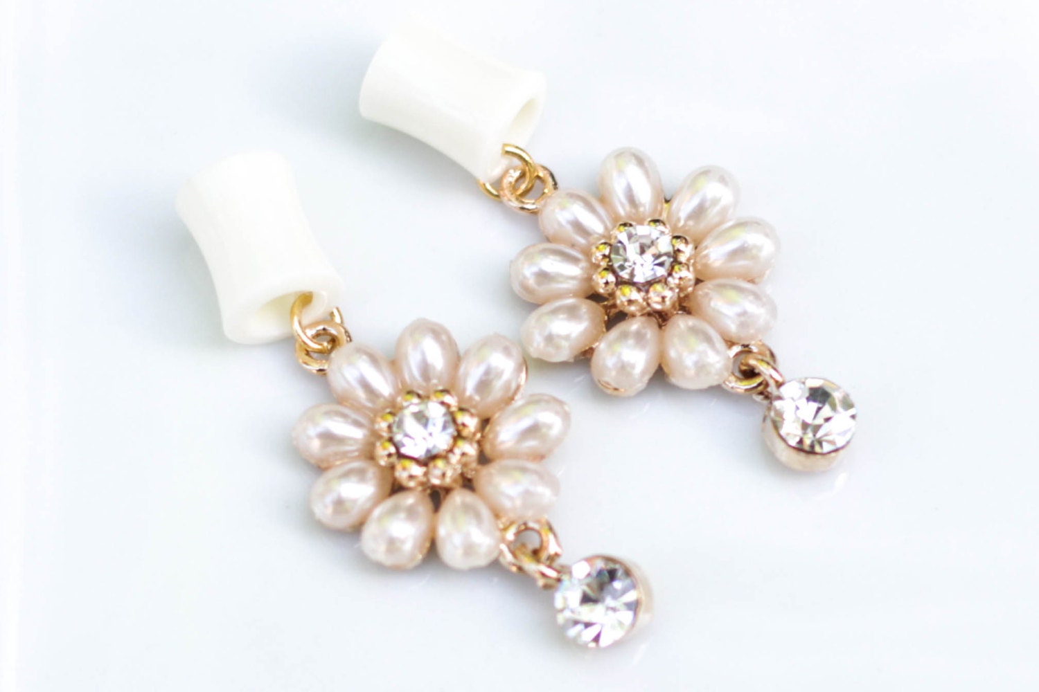 4g-5/8" Gold with Flower Shaped Pearls and Rhinestone Accent Dangle Plugs Tunnels