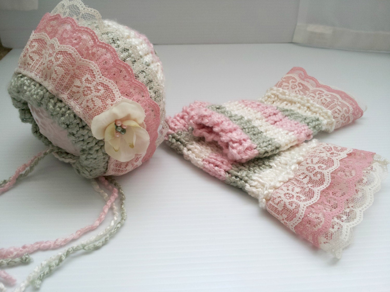 newborn photography prop-bonnet hat wih ruffles, flower and leg warmers set for Newborn baby girl, photography prop, baby shower gift