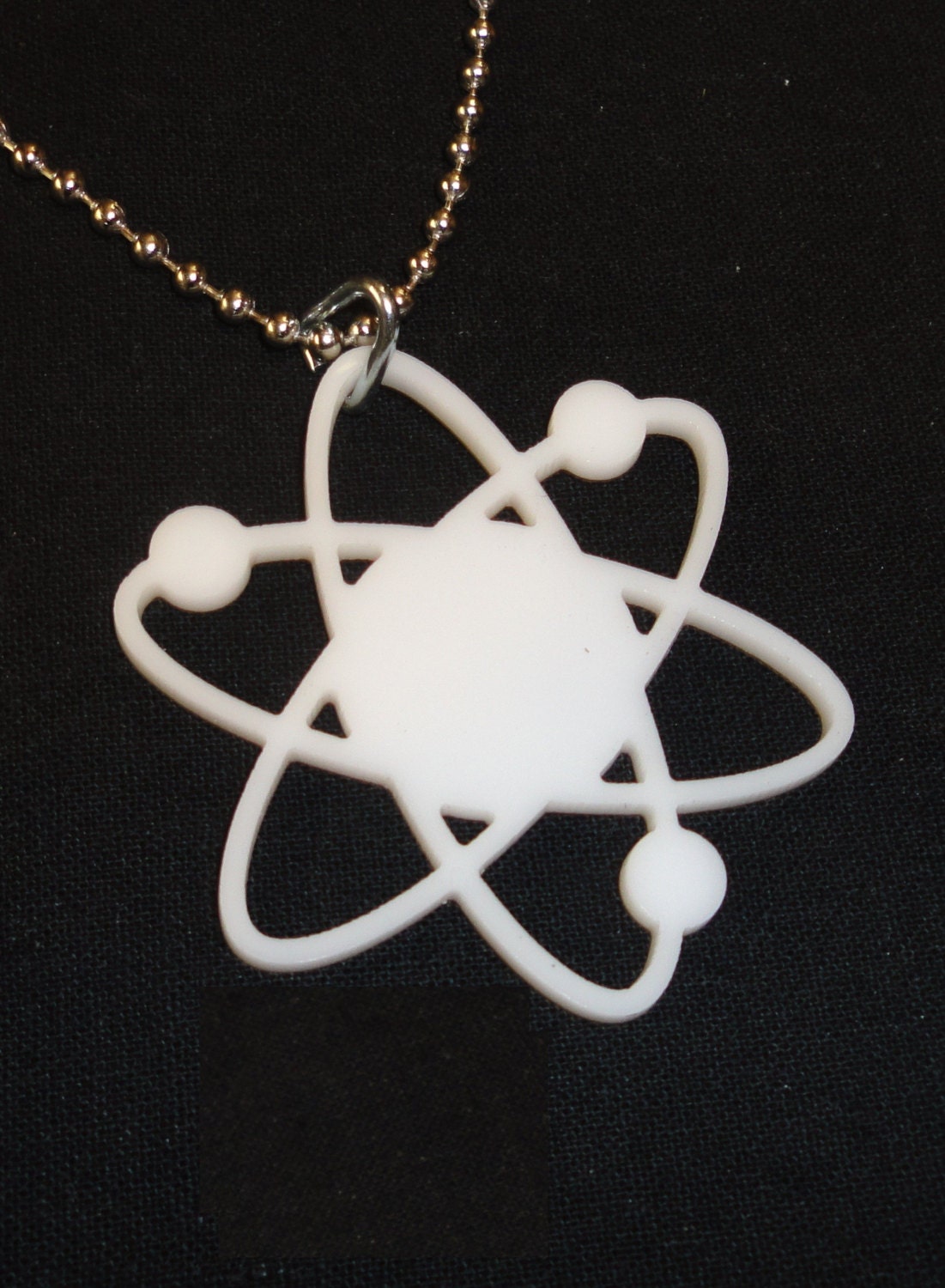 White ACRYLIC ATOM SYMBOL Pendant Bead Chain Necklace Big Bang Theory Sheldon