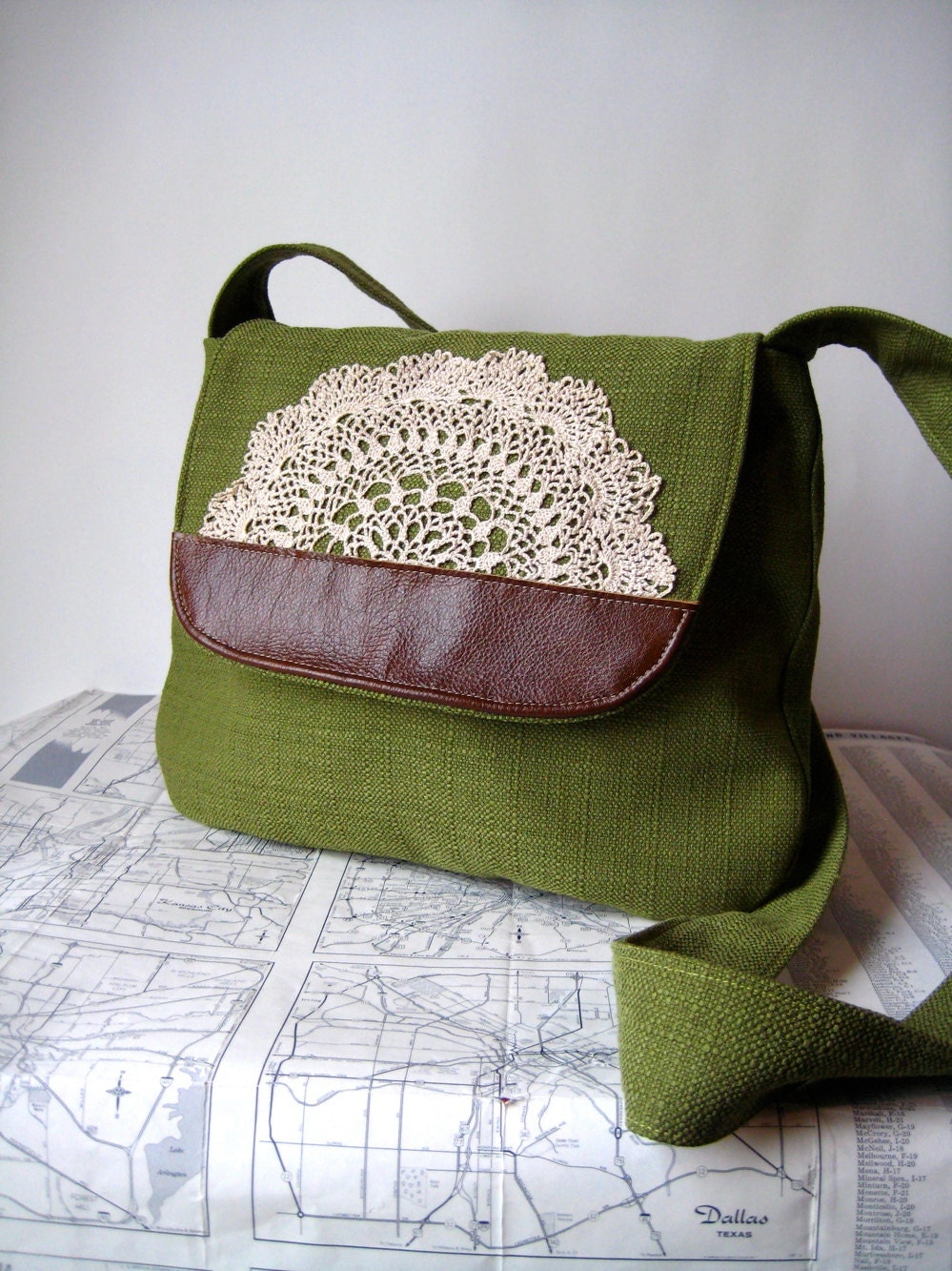 Wyoming-- crossbody messenger bag