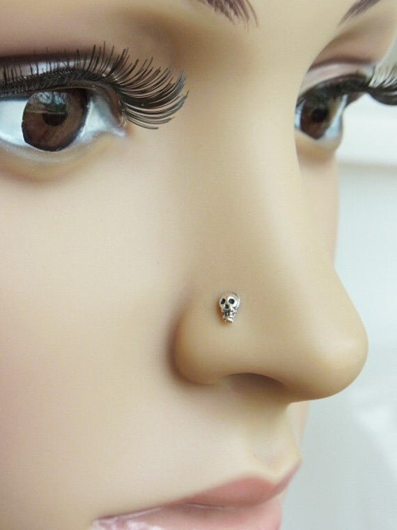 Skull nose stud L bend