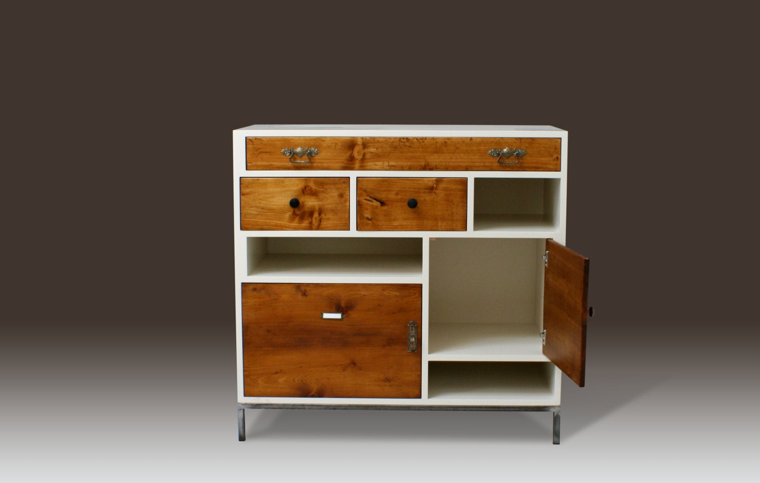 Dresser H.T3 - Vintage Style Design by Benjamin Mangholz