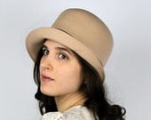 1960s cream hat / cloche / Peacockfelt