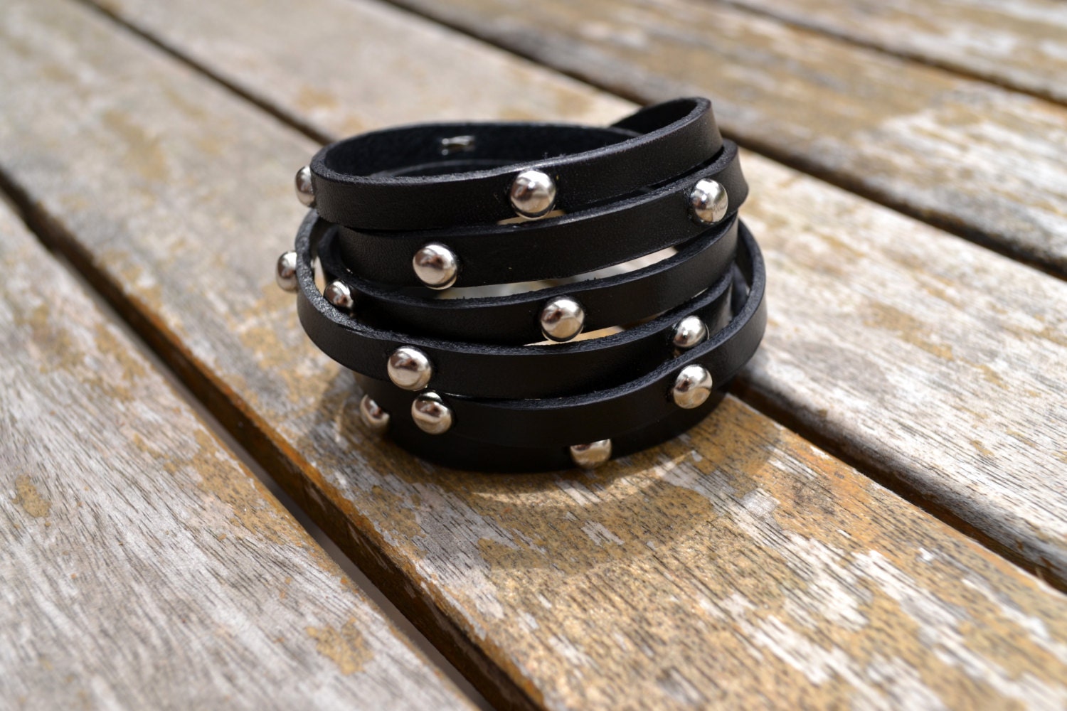 Multi wrap leather bracelet with round spots - Mahogany color
